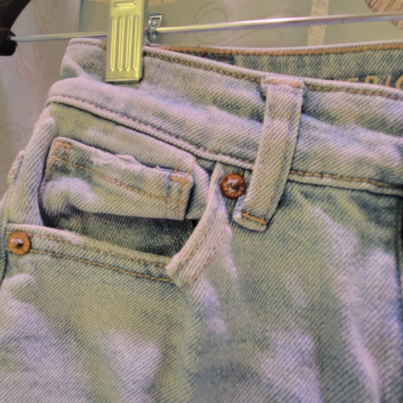 American Eagle Outfitters Light Wash Ripped Boyfriend Jeans - Picture 2 of 15